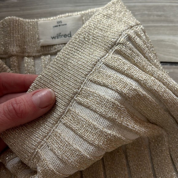 Like new 💖 Aritzia Wilfred XXS/XS Accordion Pleated Tinsel Knit Gold Midi Skirt - Picture 8 of 8